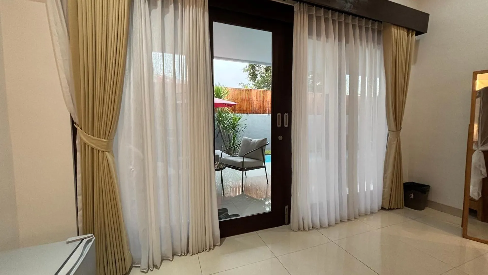 De Luxe Villa Fabian Escape In Seminyak 홈스테이 세미냑